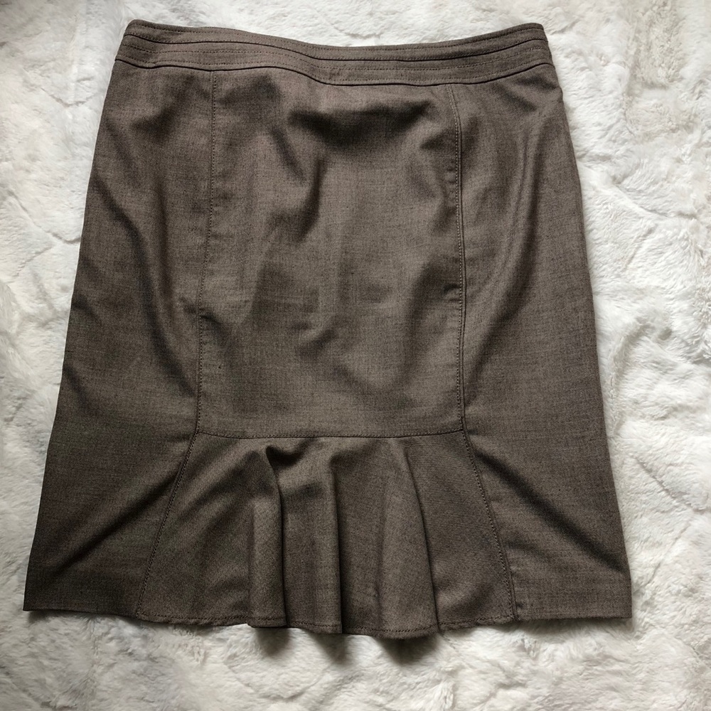 NWOT Fully Lined Brown Skirt with ruffle back